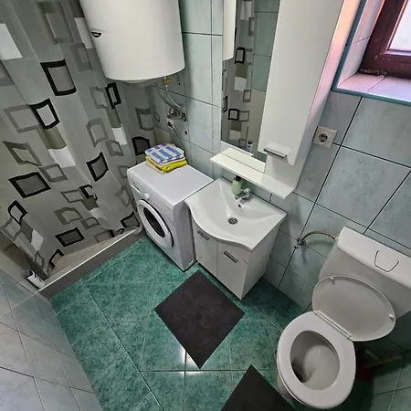Lira Apartmán *